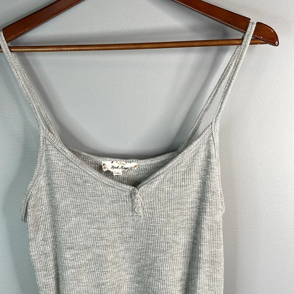 PINK ROSE Grey Waffle Knit Cropped Tank Top Flowy Decorative Buttons Size M - Picture 3 of 10
